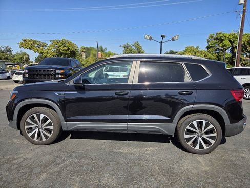Used 2022 Volkswagen Taos SE FWD image 9