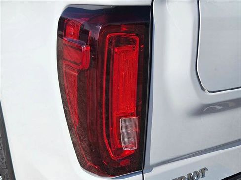 Used 2025 GMC Sierra 1500 AT4 w/ AT4 Premium Package image 10