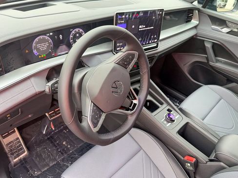 New 2026 Volkswagen Tiguan SE R-Line image 12