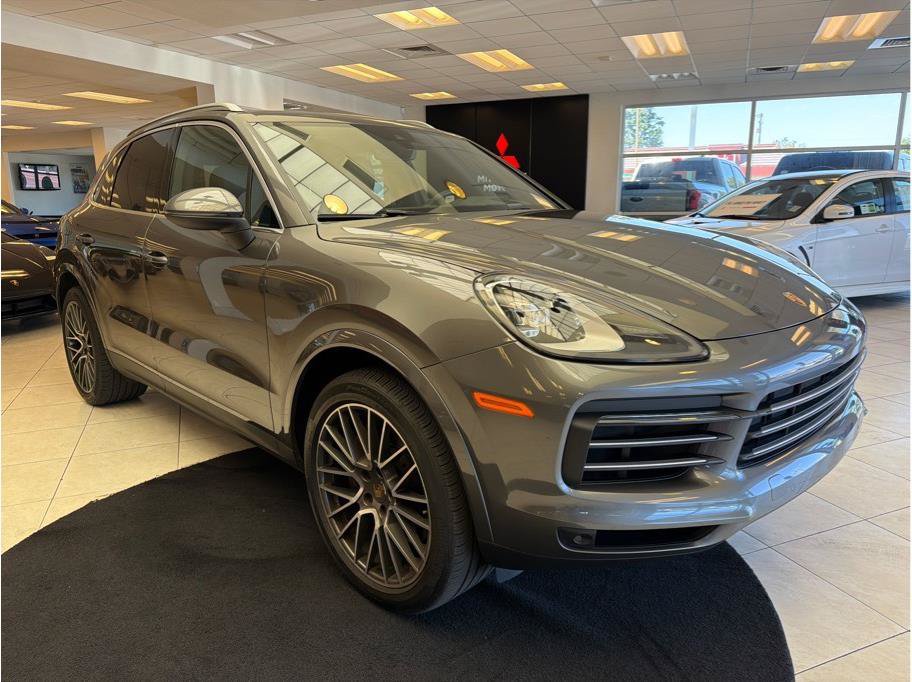 Used 2023 Porsche Cayenne AWD/4WD image 3