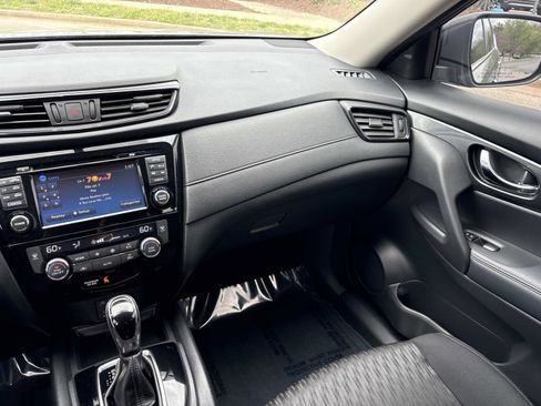 Used 2017 Nissan Rogue SV w/ SV Premium Package image 28