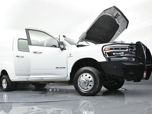 Used 2026 RAM 3500 Laramie w/ Towing Technology Group AWD/4WD image 46