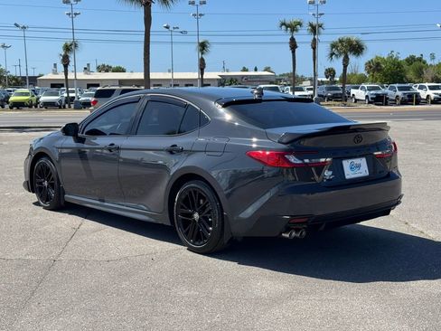 Used 2025 Toyota Camry SE FWD image 4
