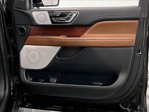 Used 2023 Lincoln Navigator Reserve image 18