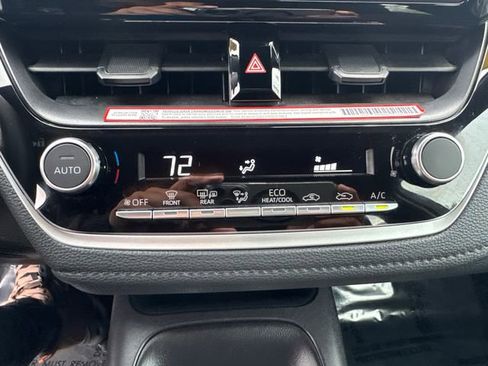 Certified 2025 Toyota Corolla SE image 38