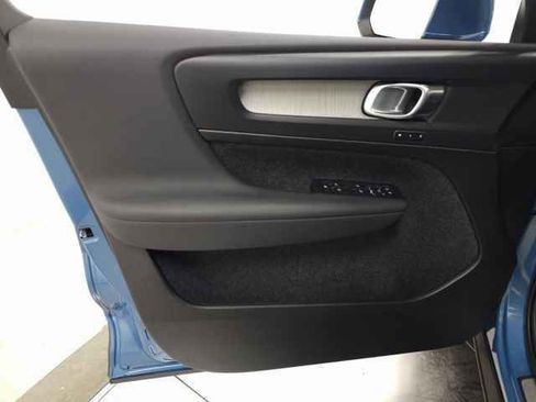 Certified 2025 Volvo XC40 B5 Plus image 17