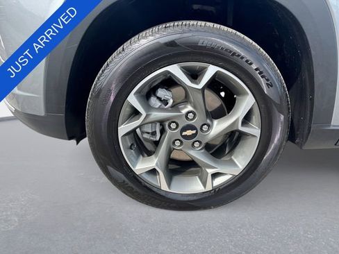 Used 2025 Chevrolet Trax LT w/ LT Convenience Package FWD image 10