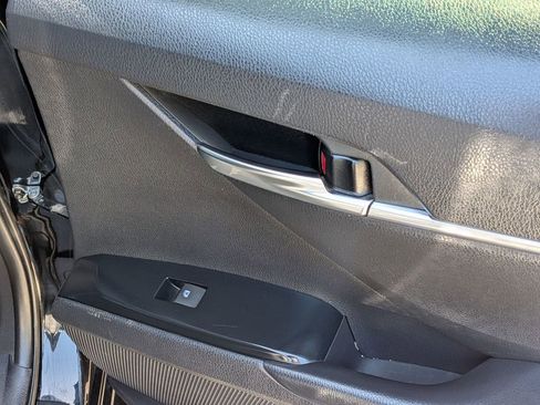 Used 2020 Toyota Camry SE FWD image 21
