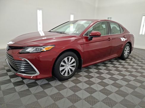 Certified 2022 Toyota Camry LE image 1