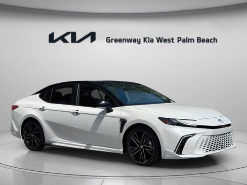 Used 2025 Toyota Camry XSE FWD image 1