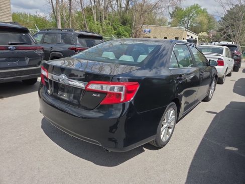 Used 2013 Toyota Camry XLE w/ Leather Pkg image 4