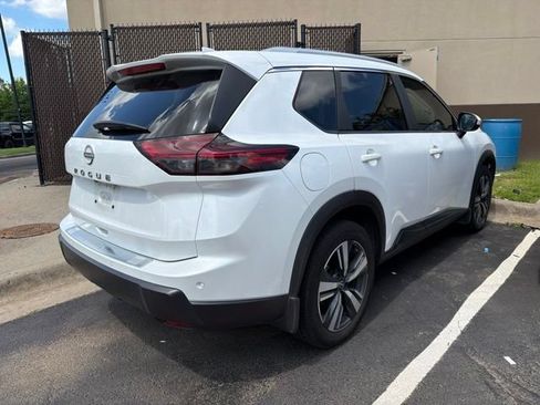 Used 2025 Nissan Rogue SV w/ SV Premium Package FWD image 4