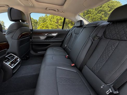 Used 2020 BMW 750i xDrive AWD/4WD image 15