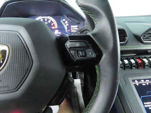 Used 2023 Lamborghini Huracan EVO image 12