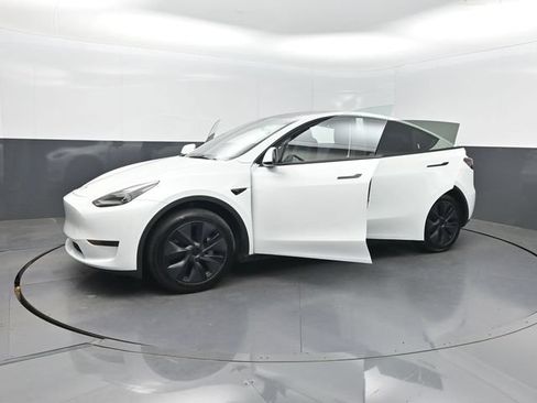 Used 2025 Tesla Model Y Long Range RWD image 32