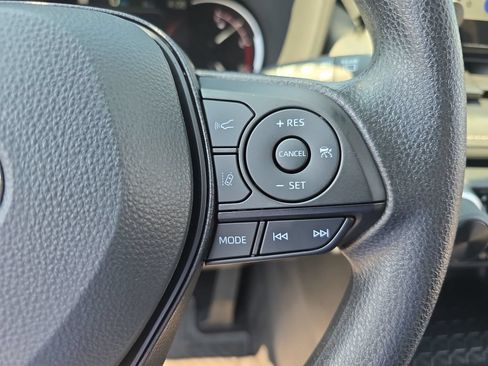 Used 2025 Toyota RAV4 LE AWD/4WD image 19
