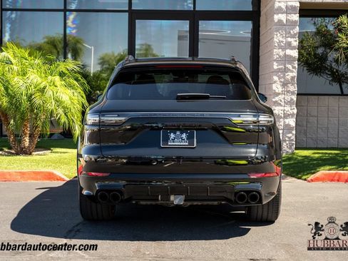 Used 2023 Porsche Cayenne Turbo AWD/4WD image 7