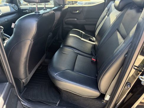 Used 2019 Toyota Tacoma TRD Off-Road w/ TRD Premium Off Road Package AWD/4WD image 19