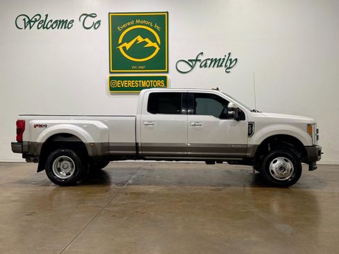 Used 2019 Ford F350 King Ranch w/ King Ranch Ultimate Package AWD/4WD image 2