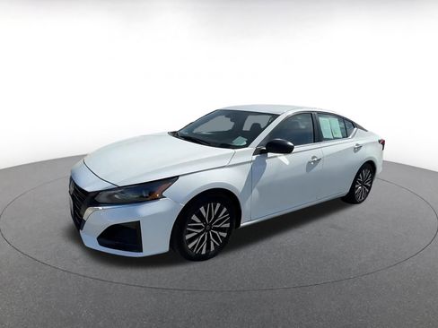 Used 2025 Nissan Altima 2.5 SV image 8