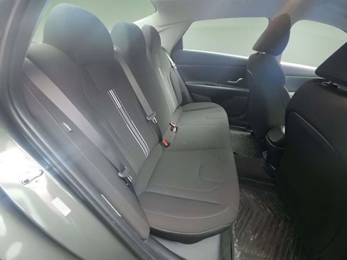 Used 2024 Hyundai Elantra SEL image 12