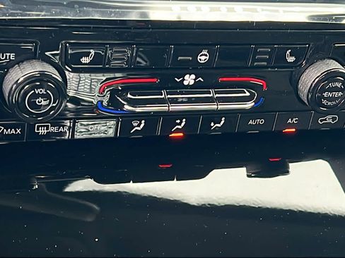 New 2025 Jeep Grand Cherokee Altitude image 14