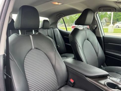Used 2022 Toyota Camry SE FWD image 12