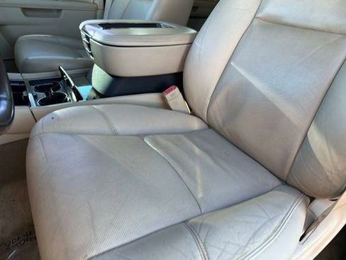 Used 2012 Cadillac Escalade Luxury image 19