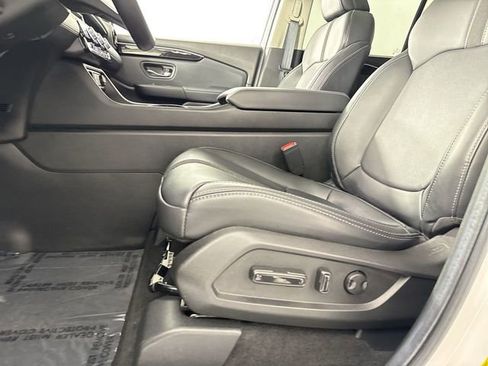 Certified 2025 Honda Pilot Touring image 23