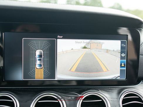 Used 2017 Mercedes-Benz E 300 4MATIC image 32