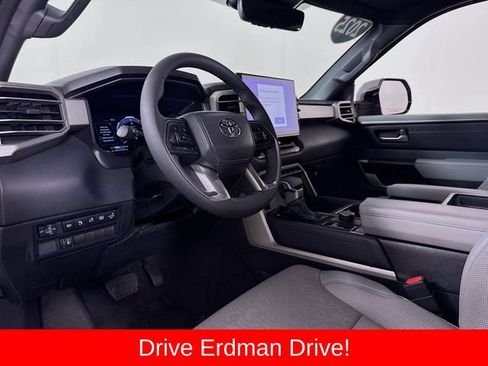 Used 2025 Toyota Tundra Limited AWD/4WD image 7