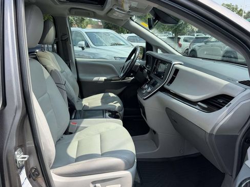 Used 2018 Toyota Sienna XLE Premium AWD/4WD image 12