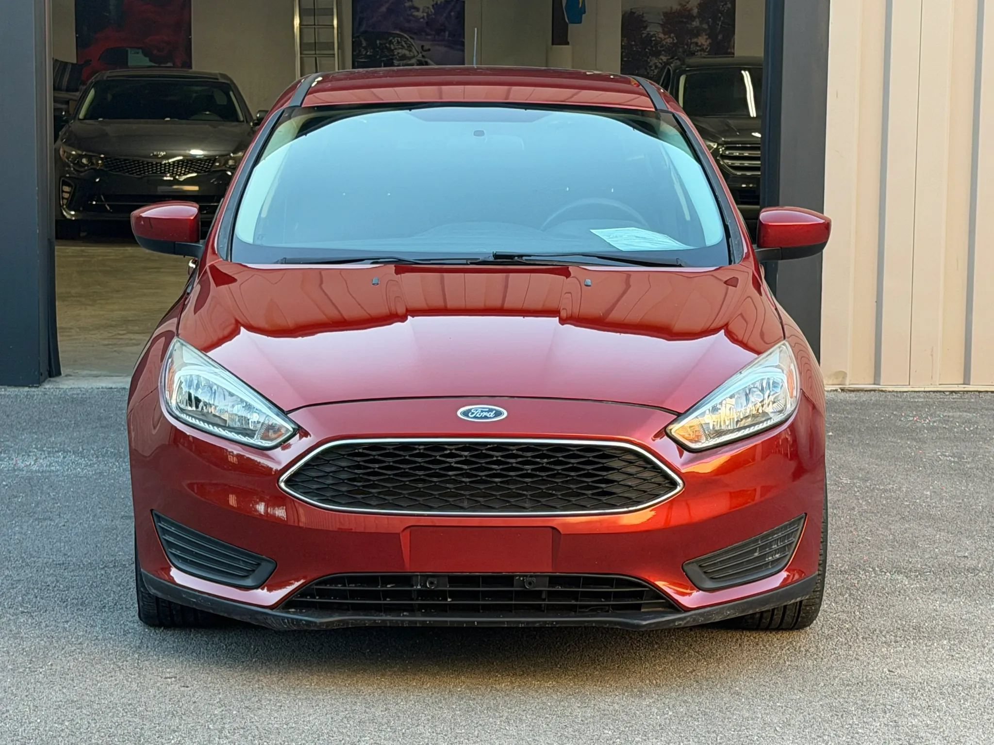 Used 2018 Ford Focus SE FWD image 2