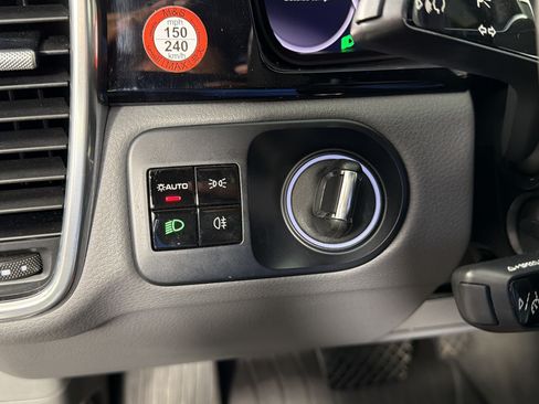Certified 2021 Porsche Cayenne w/ Premium Package AWD/4WD image 18