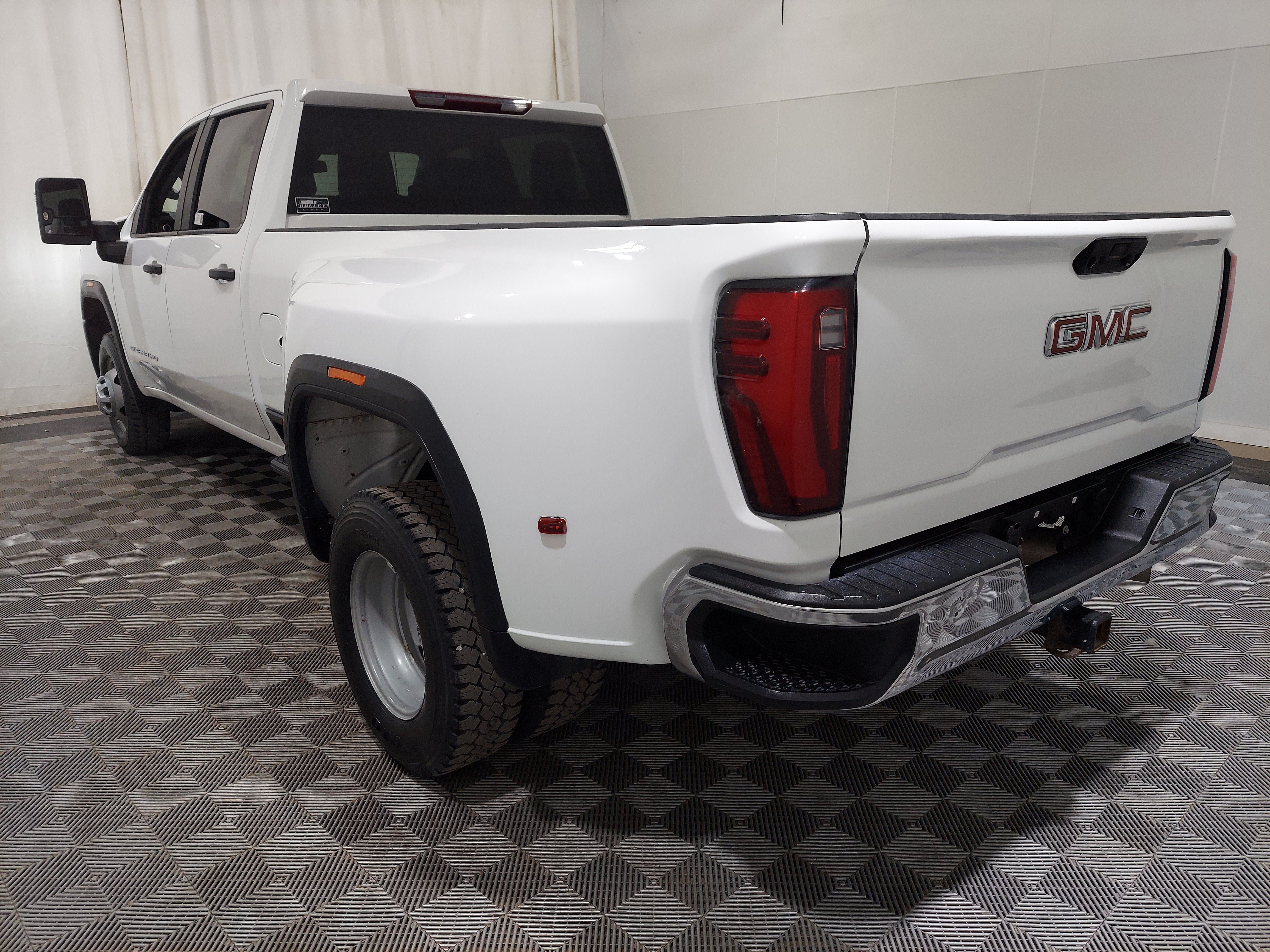 Used 2024 GMC Sierra 3500 Pro w/ Convenience Package AWD/4WD image 2