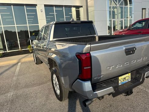 Used 2024 Toyota Tacoma SR5 w/ SR5 Upgrade Package AWD/4WD image 8
