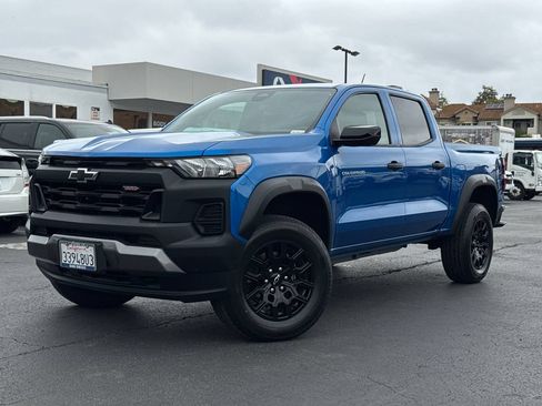 Used 2023 Chevrolet Colorado Trail Boss w/ Technology Package AWD/4WD image 2