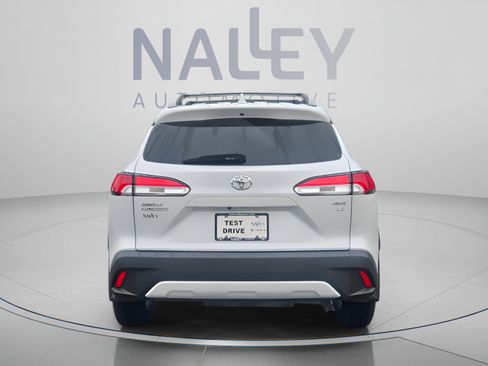 Certified 2022 Toyota Corolla Cross LE AWD/4WD image 4