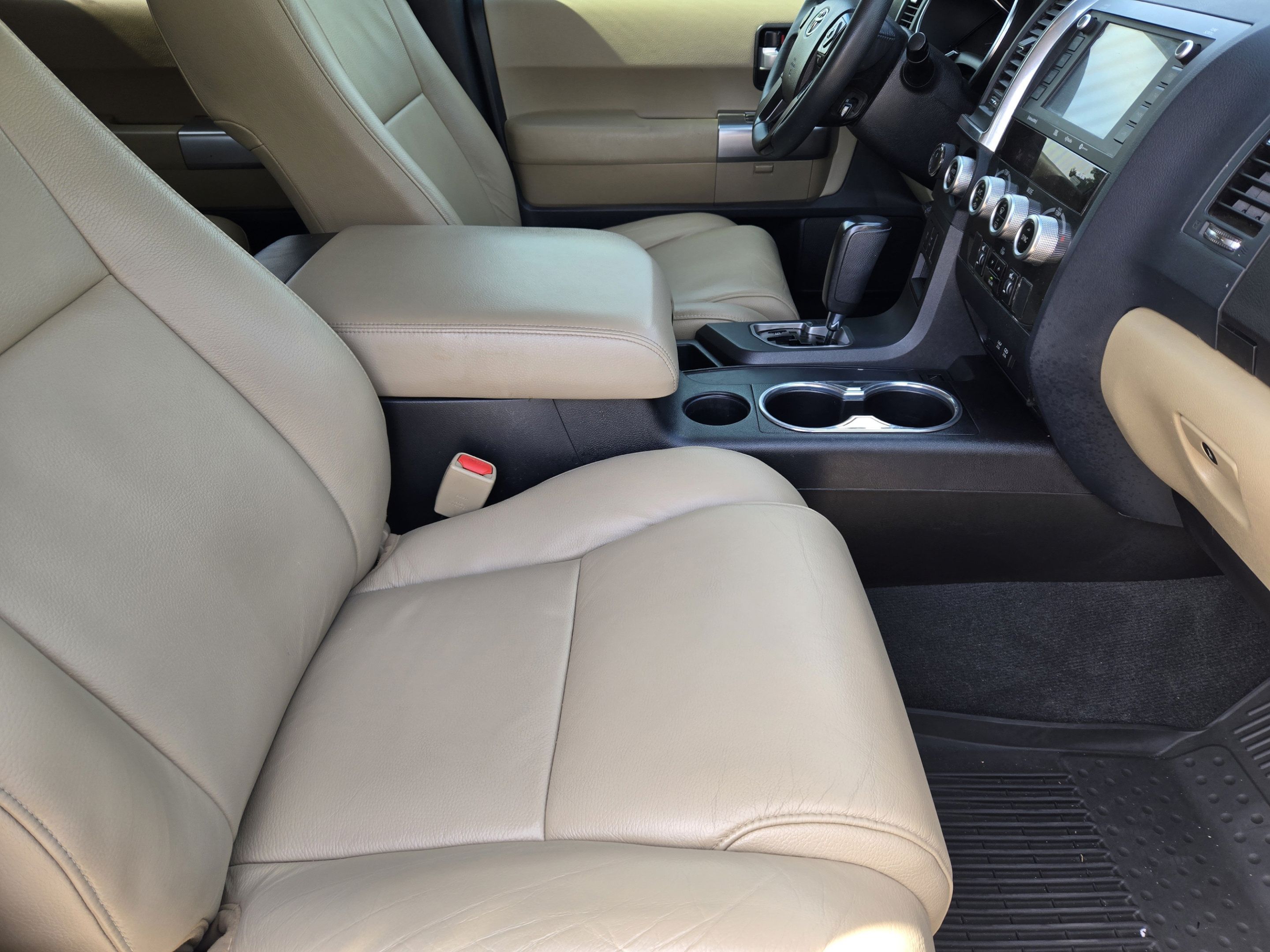 Used 2020 Toyota Sequoia Limited w/ Safety & Convenience Package AWD/4WD image 10