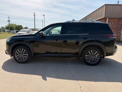 Used 2025 Nissan Pathfinder SL w/ SL Premium Package image 6