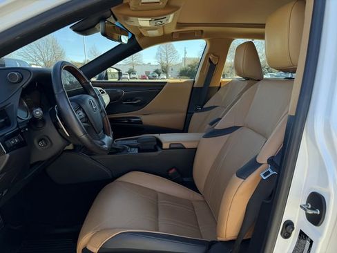 Used 2022 Lexus ES 350 Ultra Luxury w/ Accessory Package 2 image 27