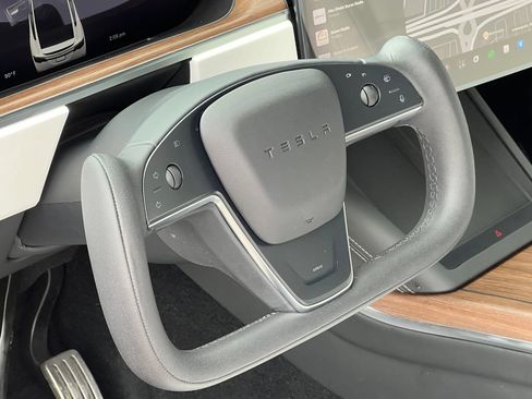 Used 2022 Tesla Model X AWD/4WD image 25