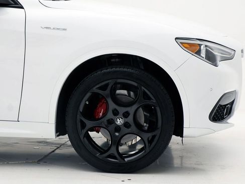 Used 2022 Alfa Romeo Stelvio Veloce image 4