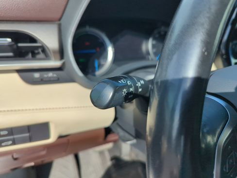 Used 2020 Toyota Highlander XLE FWD image 21