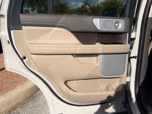 Used 2024 Lincoln Navigator Reserve image 29