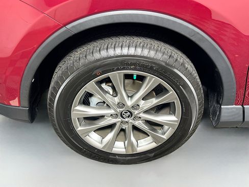 Used 2018 Toyota RAV4 Limited image 13