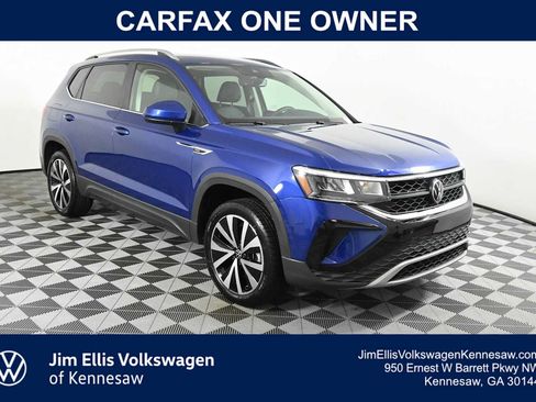 Certified 2023 Volkswagen Taos SE FWD image 1