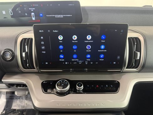 Certified 2025 Ford Expedition Active image 21