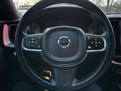 Used 2019 Volvo XC60 T5 Momentum w/ Multimedia Package image 25