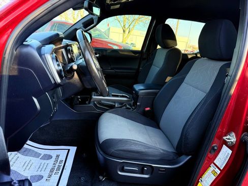 Used 2021 Toyota Tacoma TRD Off-Road image 25